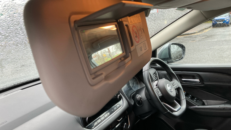 Nissan Qashqai 1.3 DiG-T MH N-Connecta 5dr Petrol Hatchback